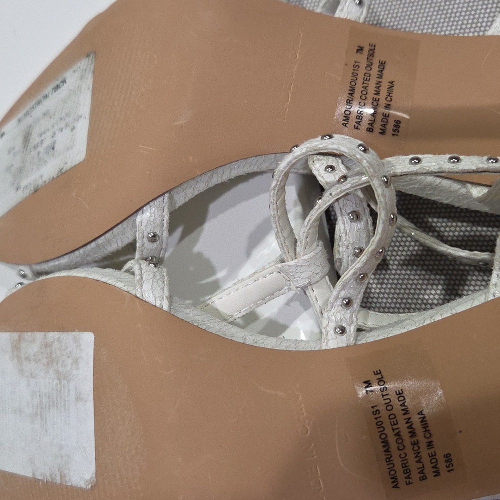Steve Madden NWT 'Amour' White Crinkled Leather Silver Studded Sandal Pump New 7 - Picture 9 of 13